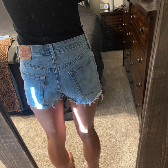 Levi 501 Jean Shorts - Picture 3 of 5